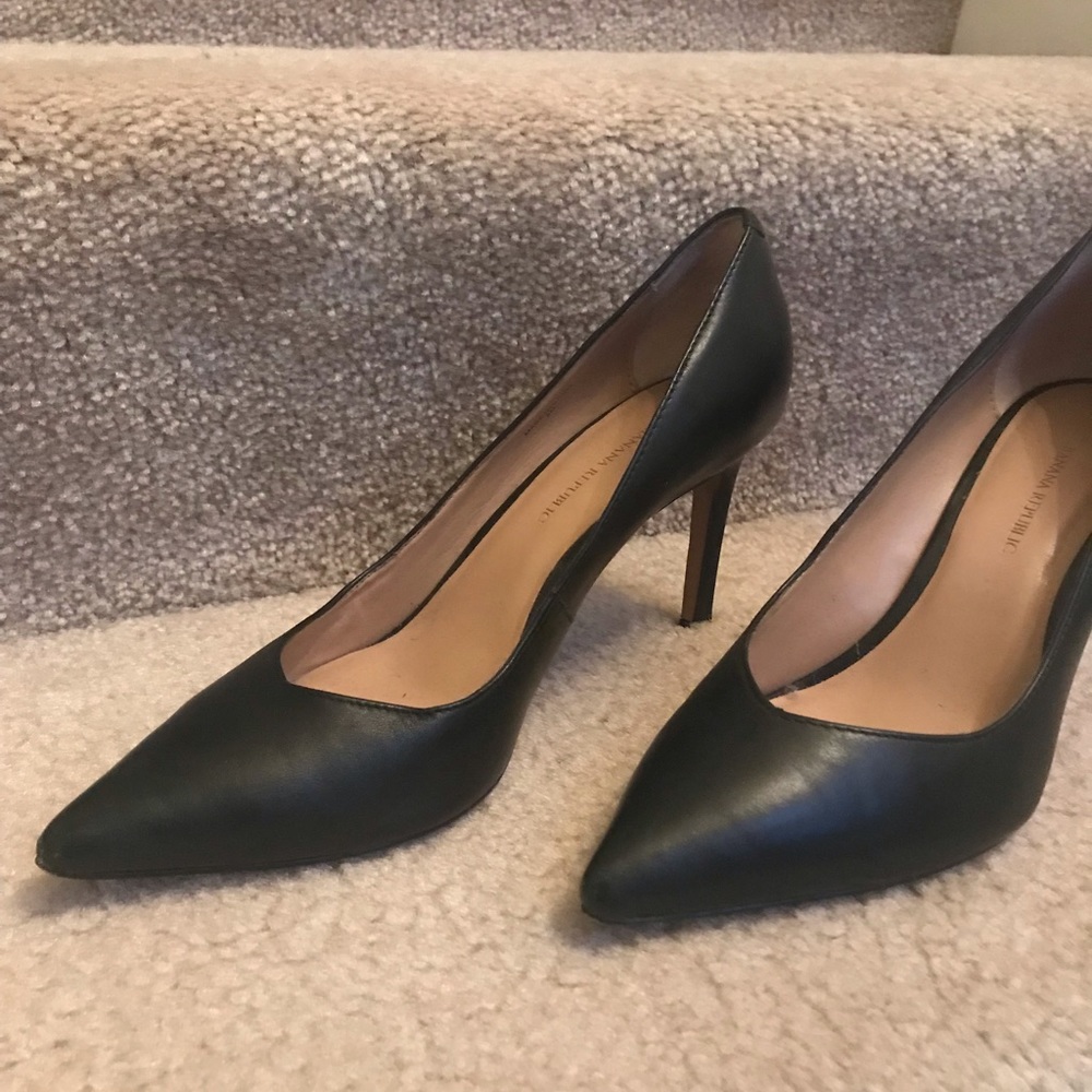 Banana Republic black leather pumps